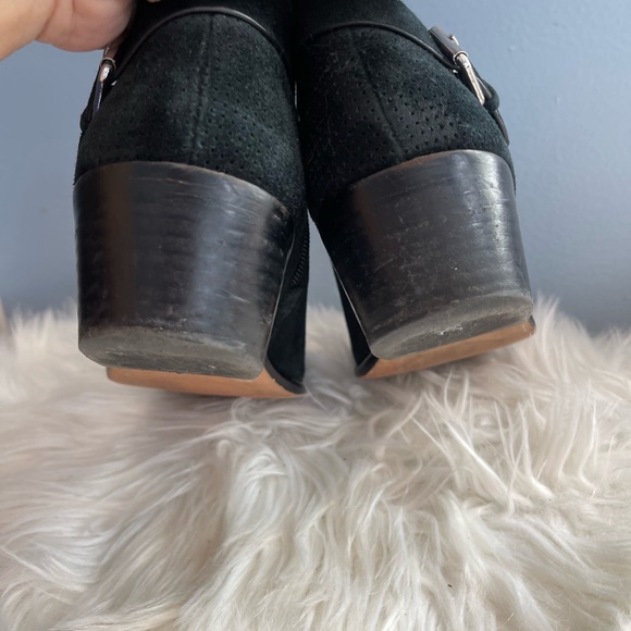 VINCE CAMUTO Women's Ankle Booties Parveen Suede Buckle Black Size 8.5 Shoes - Picture 4 of 8
